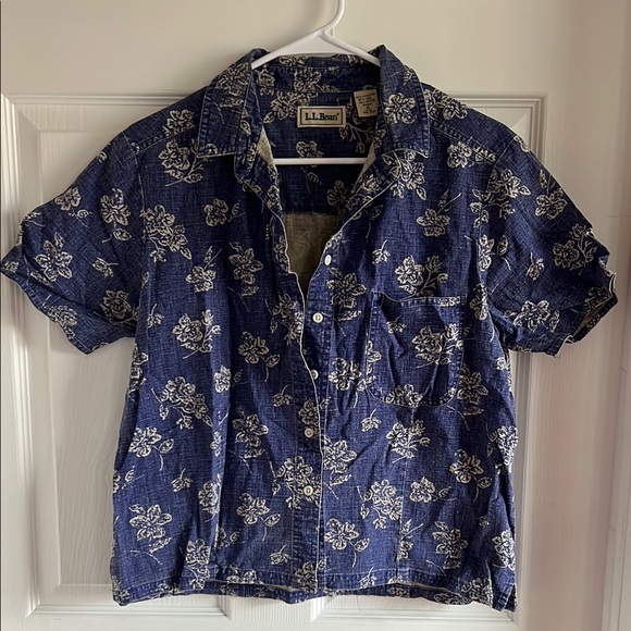 L.L. Bean Tops - Vintage L.L. Bean Blue Floral Short Sleeve Shirt